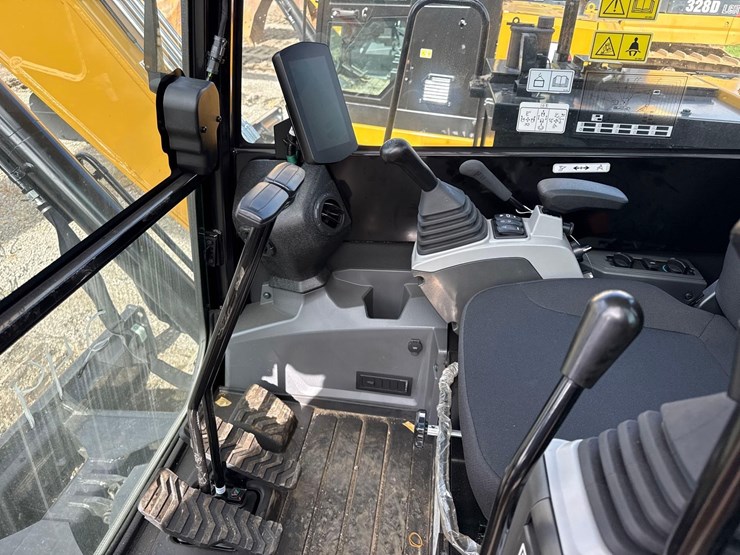 caterpillar-305-image-14