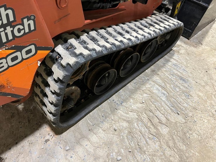 2017-ditch-witch-sk800-image-18