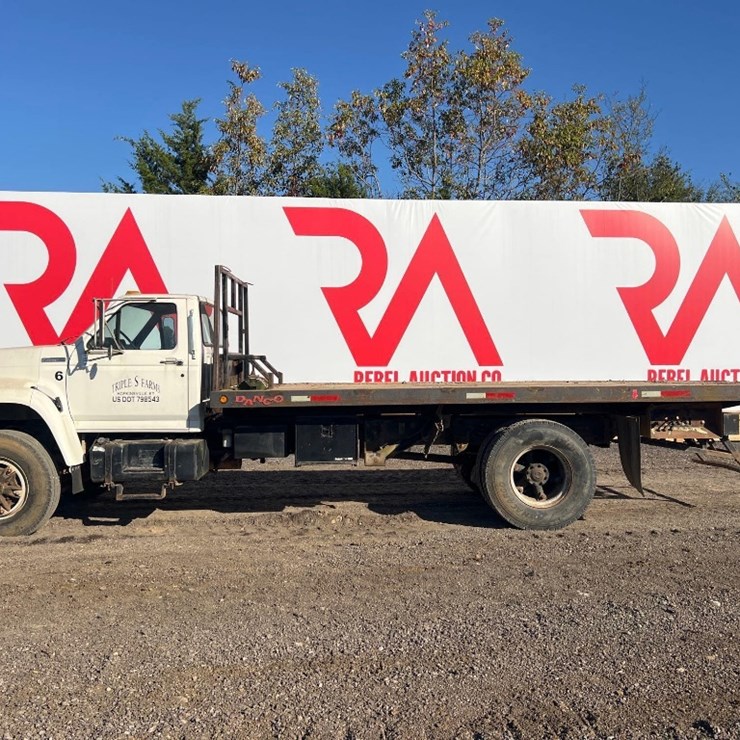1996 FORD F-SERIES FLATBED TRUCK