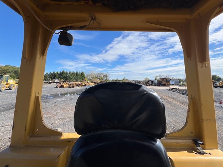 2003-caterpillar-d3g-xl-image-39