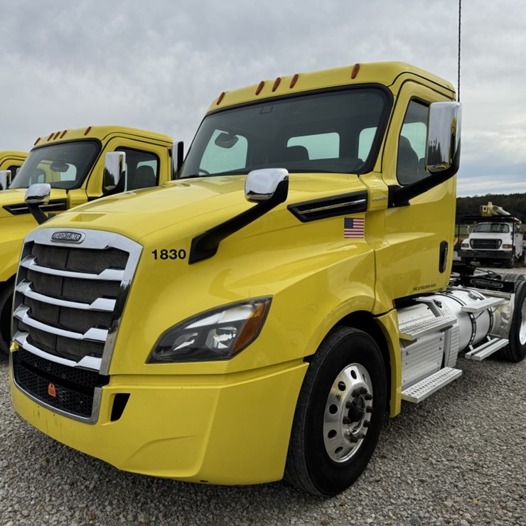 2018 FREIGHTLINER CASCADIA 126