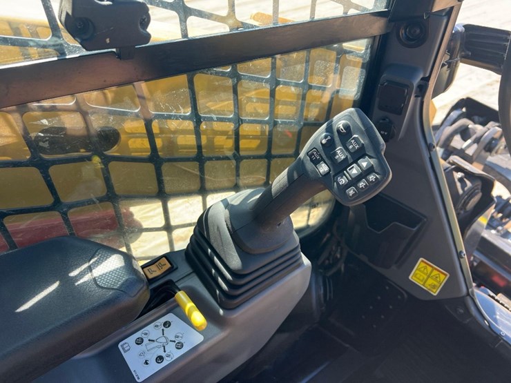 2024-caterpillar-255-skid-steer-image-27