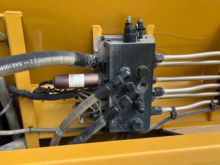 2019-terragator-7300-spinner-truck-image-67