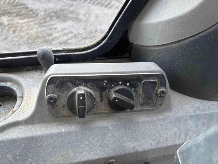 2011-caterpillar-d7e-image-23