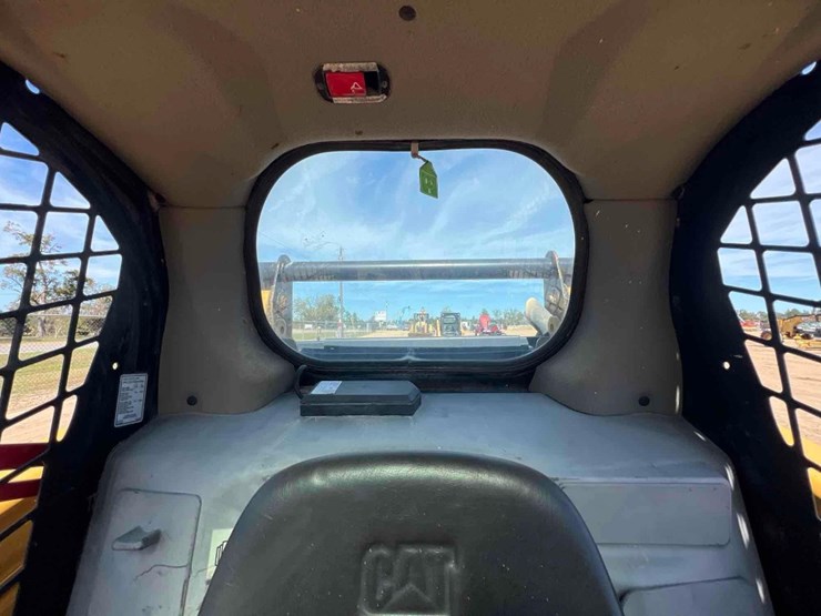 2019-caterpillar-259d-image-32