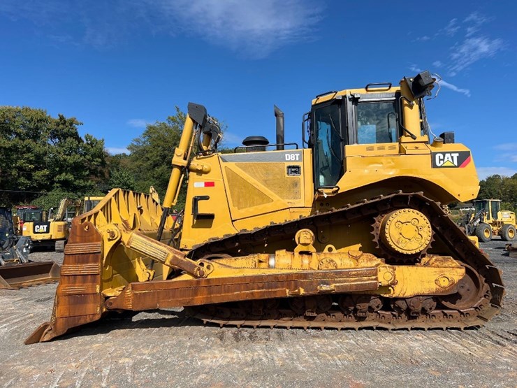 2006-caterpillar-d8t-image-1