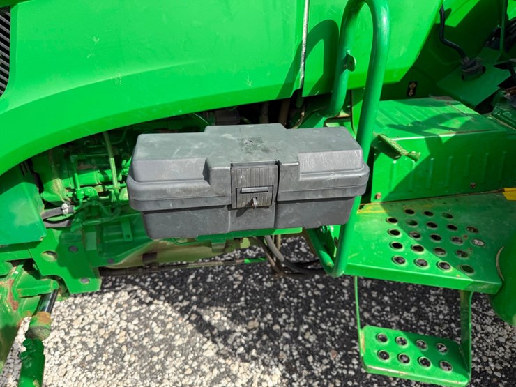 2015-john-deere-5065e-image-28