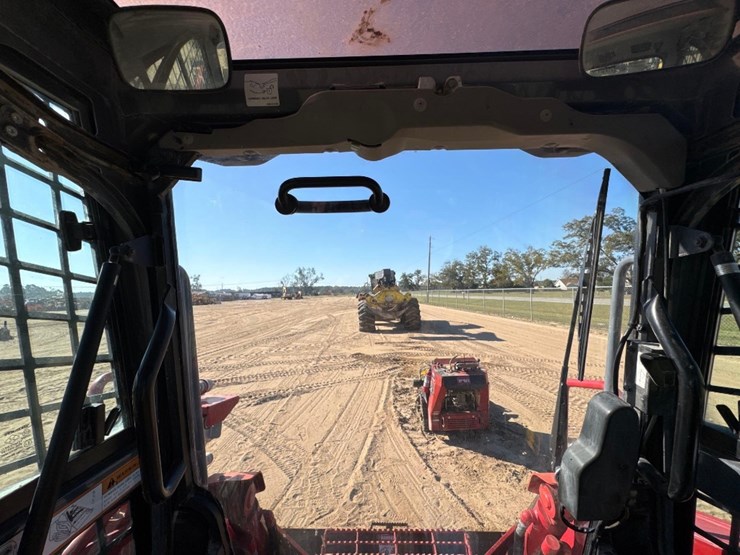 2022-takeuchi-tl12r2-image-32