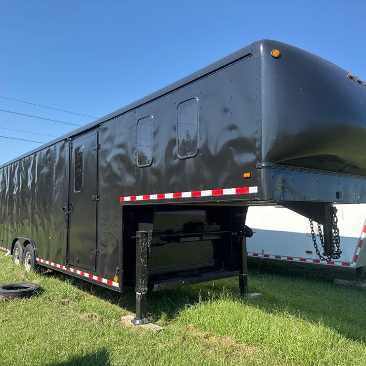 2001 WELLS CARGO 8' X 32' TOY HAULER DBL AXLE TRL