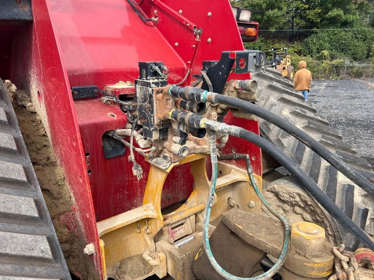 2019-case-ih-580s-quad-trac-tractor-image-18