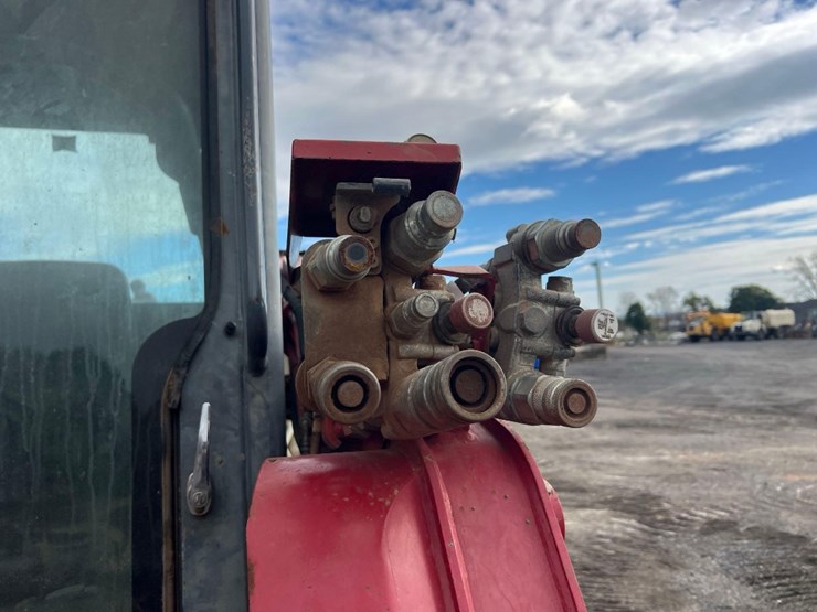 2013-takeuchi-tl10-image-10