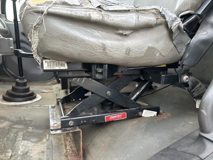 #5016-•-2008-freightliner-business-class-m2-cab-chassis-image-42