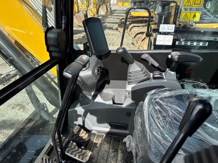 caterpillar-305-image-13