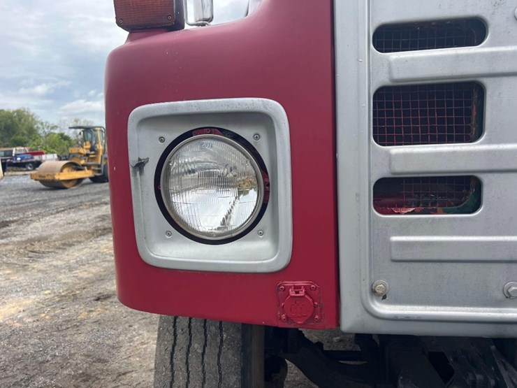 1983-international-s-series-water-truck-image-12