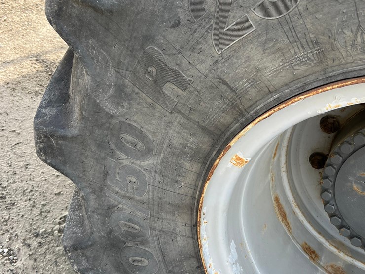 2019-terragator-7300-spinner-truck-image-41