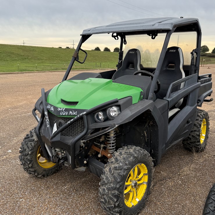 JOHN DEERE GATOR