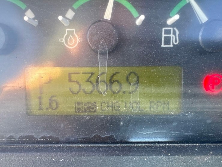 2006-deere-650j-xlt-image-31