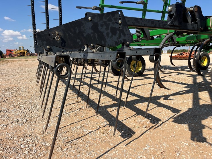 2011-john-deere-2410-image-10