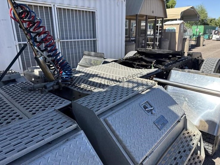 2013-western-star-4900-image-33