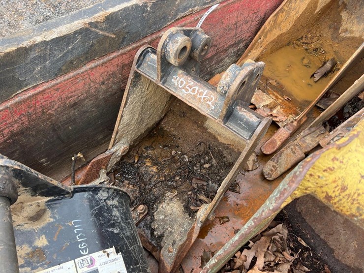 18"-pin-on-bucket-image-1