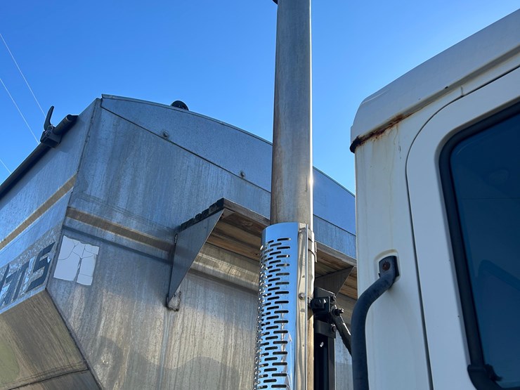 2011-mack-tender-truck-w/adams-rear-discharge-bed-auger-image-22