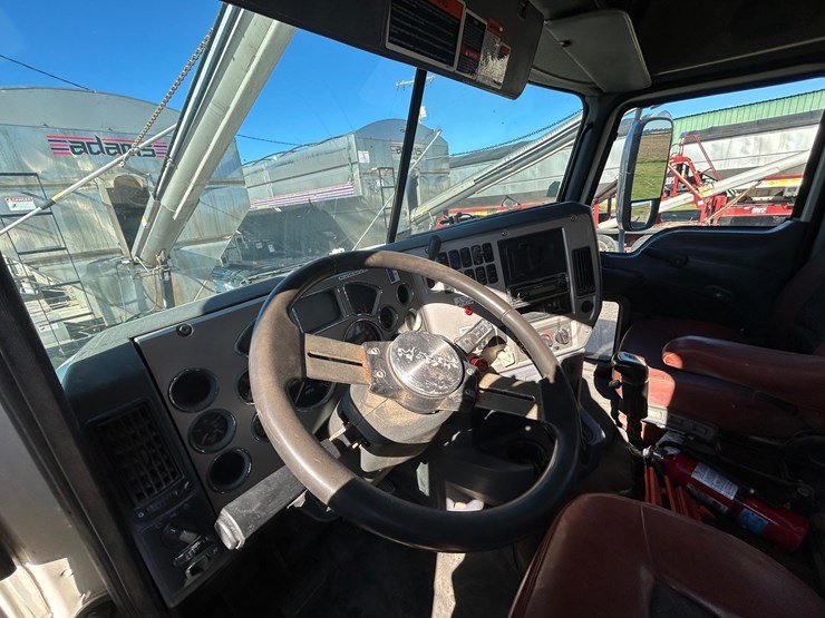 2011-mack-tender-truck-w/adams-rear-discharge-bed-auger-image-62