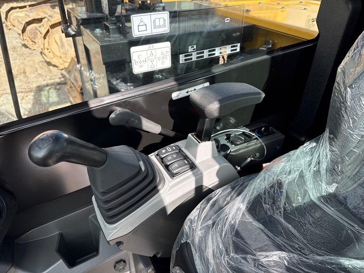 caterpillar-305-image-14