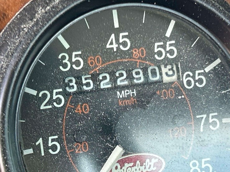 2009-peterbilt-335-image-6