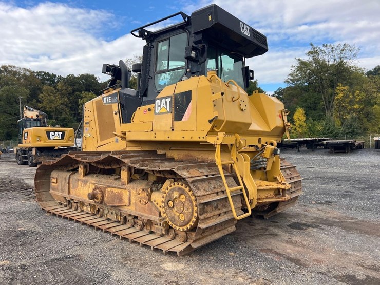 2015-caterpillar-d7e-lgp-image-2