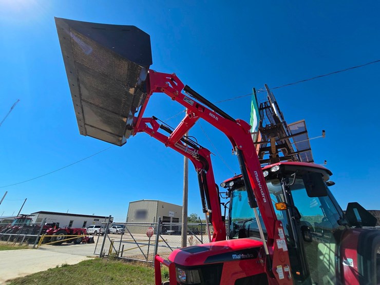 2025-mahindra-6075-image-11