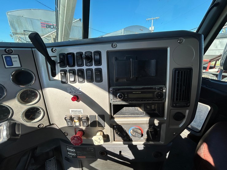 2011-mack-tender-truck-w/adams-rear-discharge-bed-auger-image-61