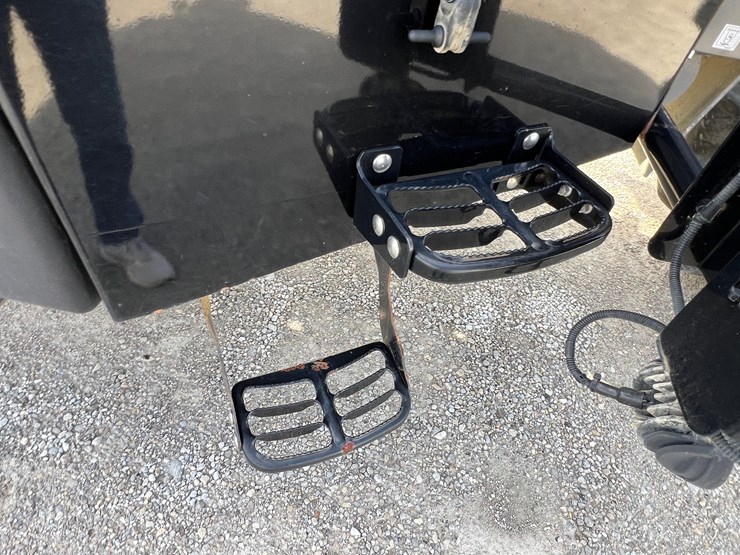 2019-terragator-7300-spinner-truck-image-23