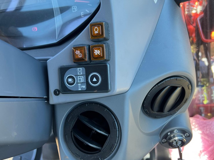 2023-kubota-m4-061-deluxe-mfwd-utility-tractor-with-la1154-front-loader-image-44