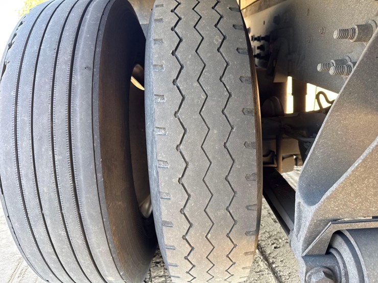 2015-ford-f650-xlt-image-11