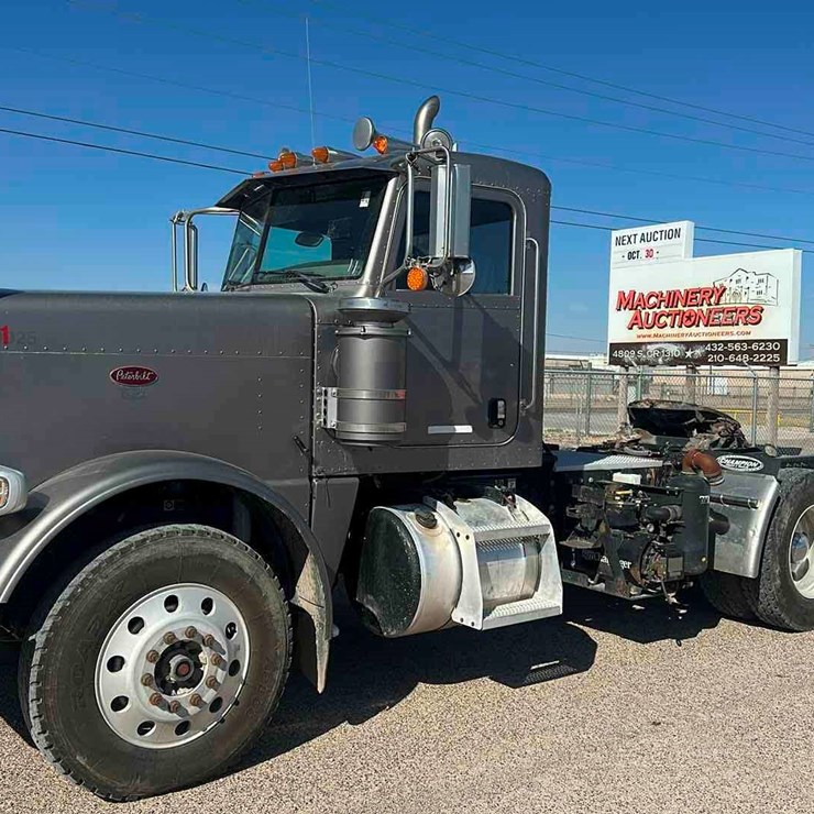 2011 PETERBILT 388