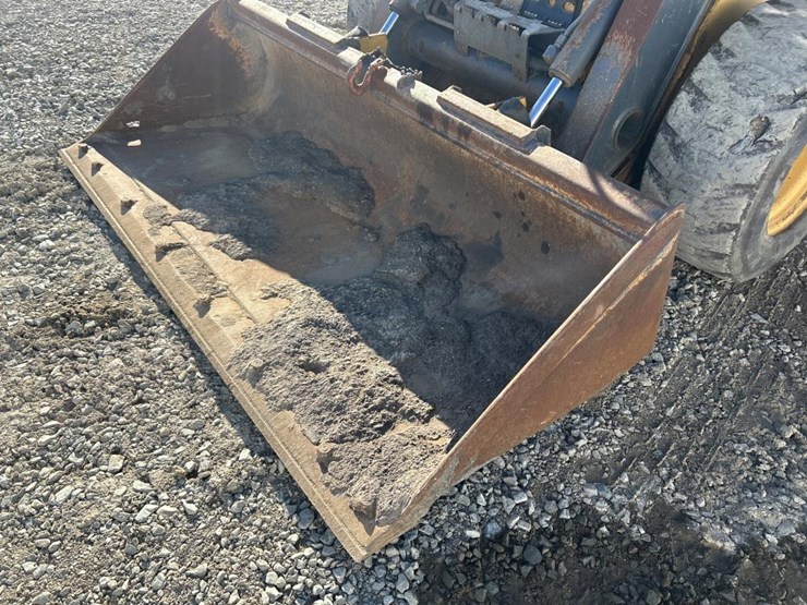 2016-deere-326e-image-10