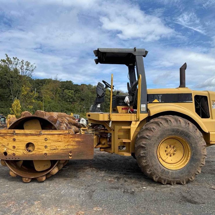 2001 CATERPILLAR CP-563D