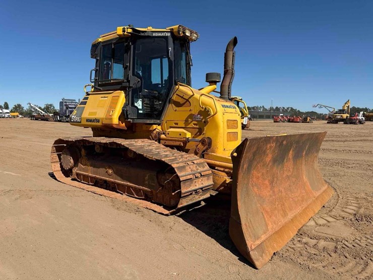 komatsu-d51pxi-24-image-4