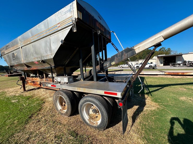 2011-magnolia-trailer-image-28