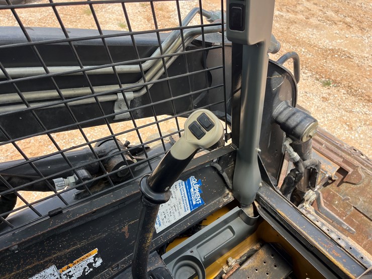 2016-new-holland-l218-image-13