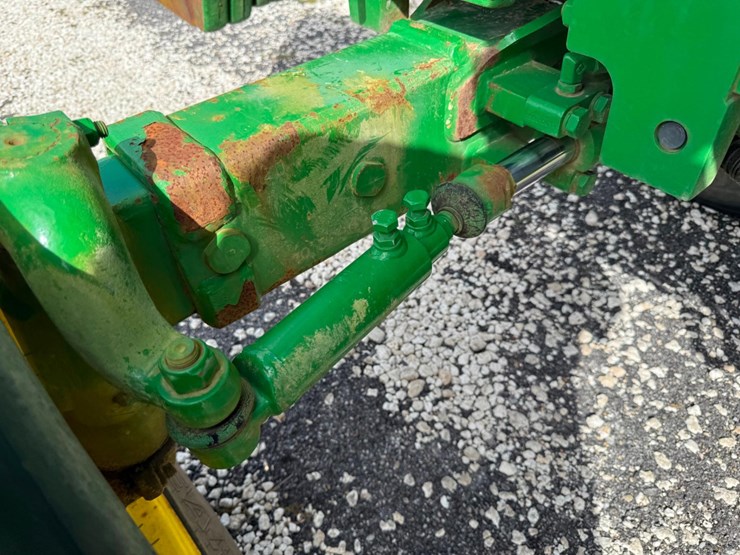 2015-john-deere-5065e-image-27