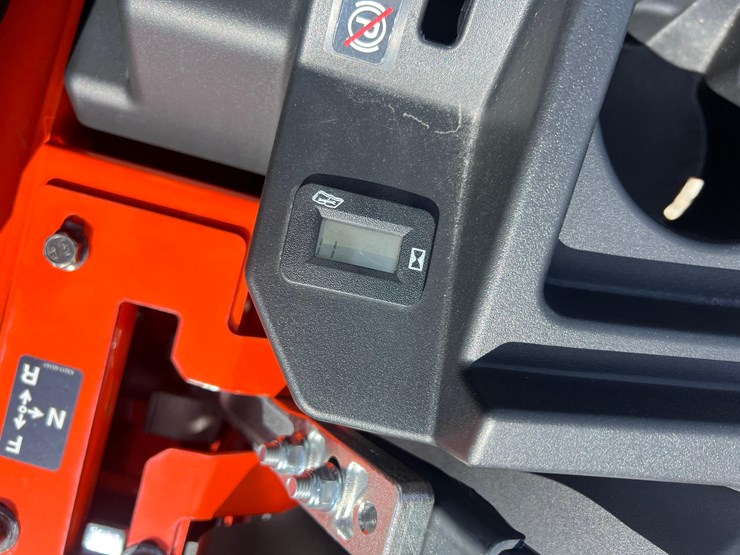 2023-kubota-z252kh-54-zero-turn-mower-image-8