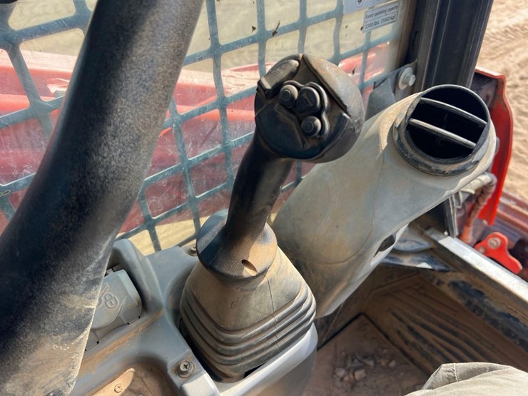 2017-kubota-svl75-2-image-32