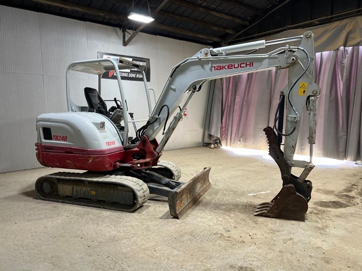 takeuchi-tb240-image-6