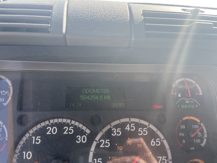 #2881-•-2018-freightliner-ca125slp-mid-roof-sleeper-truck-image-23