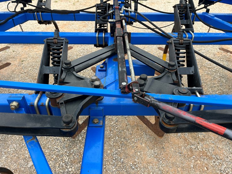 2015-new-holland-st830-image-11