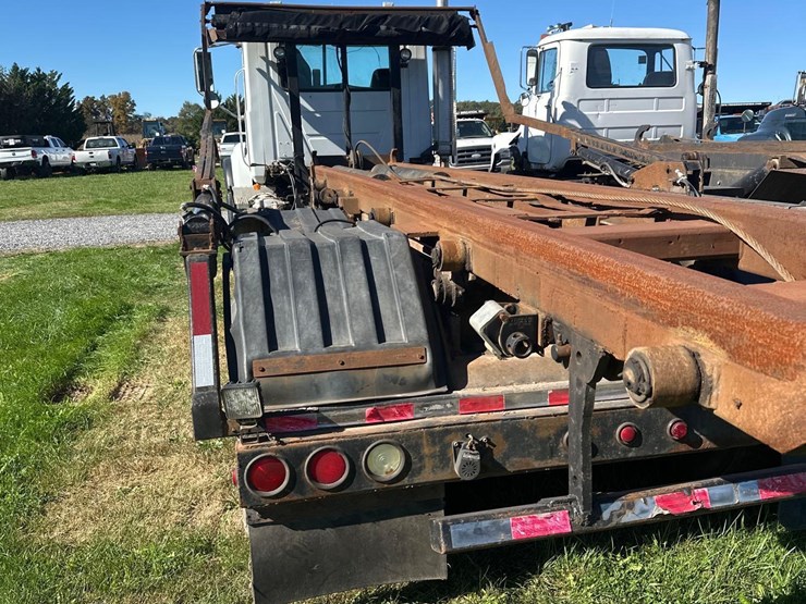 2003-mack-cv713-roll-off-image-4