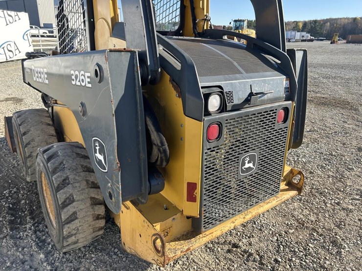 2016-deere-326e-image-25