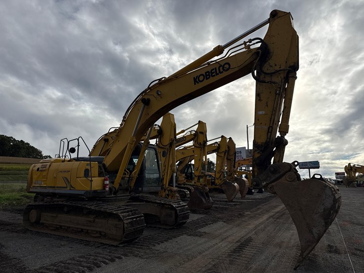 2015-kobelco-sk350-lc-9-image-2