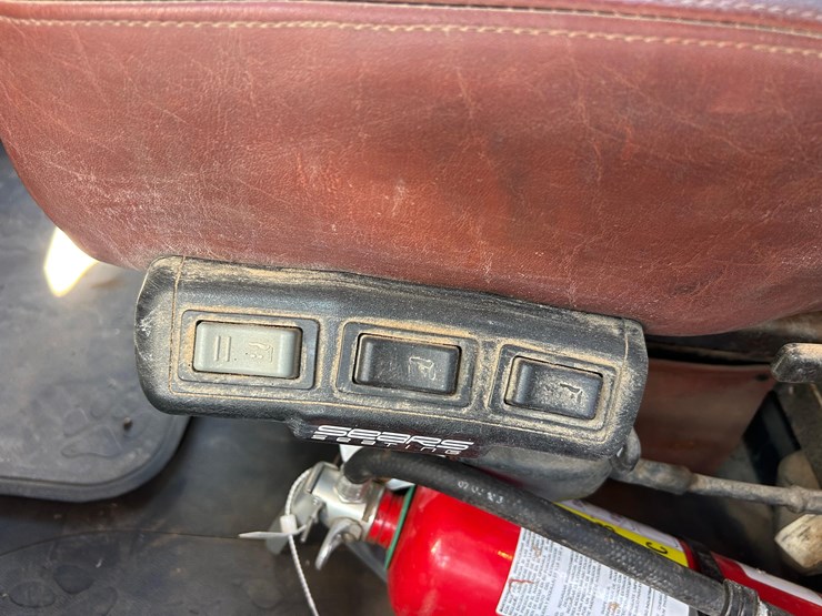 2011-mack-tender-truck-w/adams-rear-discharge-bed-auger-image-88